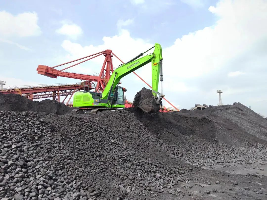 LiuGong 922FE – koparka, która&nbsp;nie&nbsp;dymi, ale&nbsp;robi robotę